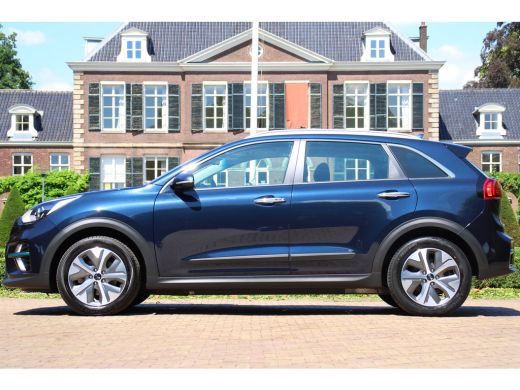 Kia e-Niro DynamicLine 64 kWh | NL-AUTO! | DEALER OH! | WARMTEPOMP | ADAPTIVE CRUISE | LANE ASSIST | CAMERA ... ActivLease financial lease