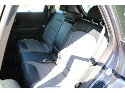 Kia e-Niro DynamicLine 64 kWh | NL-AUTO! | DEALER OH! | WARMTEPOMP | ADAPTIVE CRUISE | LANE ASSIST | CAMERA ... ActivLease financial lease