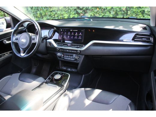 Kia e-Niro DynamicLine 64 kWh | NL-AUTO! | DEALER OH! | WARMTEPOMP | ADAPTIVE CRUISE | LANE ASSIST | CAMERA ... ActivLease financial lease