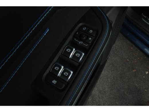 Lynk & Co 01 1.5 Zwarte hemel, full black ActivLease financial lease