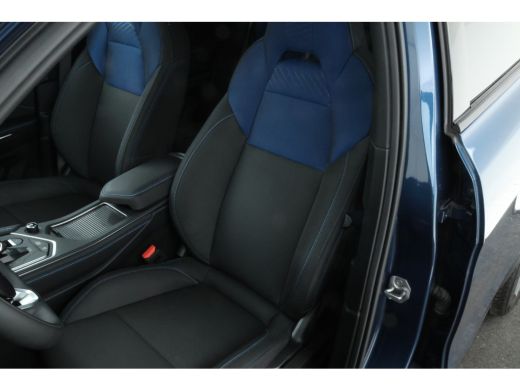 Lynk & Co 01 1.5 Zwarte hemel, full black ActivLease financial lease