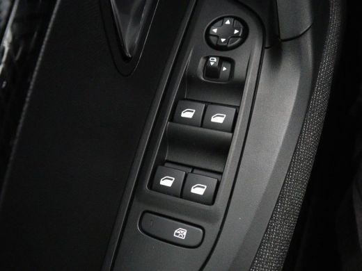 Peugeot 2008 1.2 Hybrid 136 Style | Automaat | Carplay | Climate control | Parkeerhulp | Full LED | Cruise con... ActivLease financial lease
