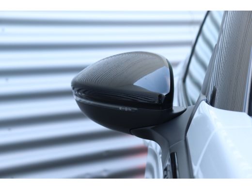 Peugeot 2008 1.2 HYBRID 136PK GT PACK AUTOMAAT / NAVI / LEDER / CLIMA / LED / PDC / 17" LMV / KEYLESS / 360&deg; C... ActivLease financial lease