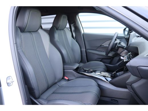 Peugeot 2008 1.2 HYBRID 136PK GT PACK AUTOMAAT / NAVI / LEDER / CLIMA / LED / PDC / 17" LMV / KEYLESS / 360&deg; C... ActivLease financial lease