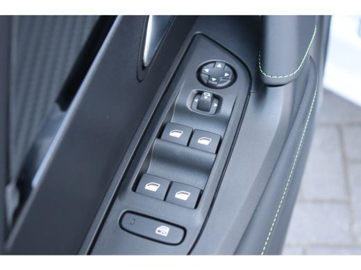 Peugeot 2008 1.2 HYBRID 136PK GT PACK AUTOMAAT / NAVI / LEDER / CLIMA / LED / PDC / 17" LMV / KEYLESS / 360&deg; C... ActivLease financial lease