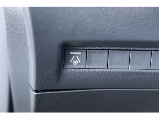 Peugeot 2008 1.2 HYBRID 136PK GT PACK AUTOMAAT / NAVI / LEDER / CLIMA / LED / PDC / 17" LMV / KEYLESS / 360&deg; C... ActivLease financial lease