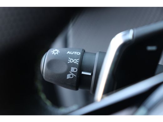 Peugeot 2008 1.2 HYBRID 136PK GT PACK AUTOMAAT / NAVI / LEDER / CLIMA / LED / PDC / 17" LMV / KEYLESS / 360&deg; C... ActivLease financial lease