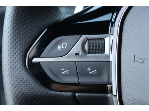 Peugeot 2008 1.2 HYBRID 136PK GT PACK AUTOMAAT / NAVI / LEDER / CLIMA / LED / PDC / 17" LMV / KEYLESS / 360&deg; C... ActivLease financial lease