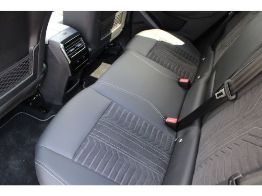 Peugeot 3008 1.6 plug-in Hybrid 195pk GT | Automaat | Navigatie | Camera | Panorama/schuifdak | Luxe stoelen |... ActivLease financial lease