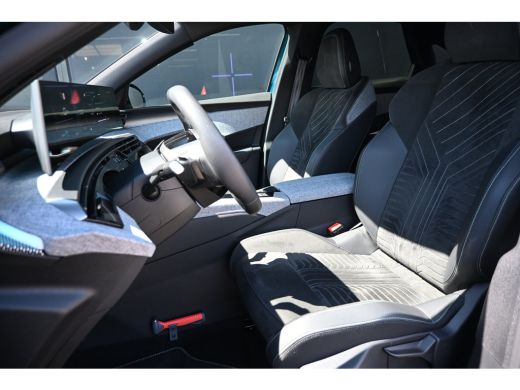 Peugeot e-3008 GT Avantage 73 kWh | Alcantara | Stuur/Stoelverwarming | Adaptive Cruise | LED-Matrix | Keyless-E... ActivLease financial lease