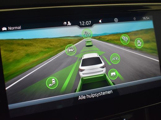 Skoda Superb Combi 1.4 TSI iV Business Edition Plus | Panorama-dak | 360gr Camera | Elektr. Trekhaak | Cruise ... ActivLease financial lease