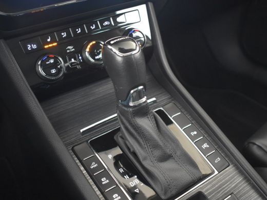 Skoda Superb Combi 1.4 TSI iV Business Edition Plus | Panorama-dak | 360gr Camera | Elektr. Trekhaak | Cruise ... ActivLease financial lease