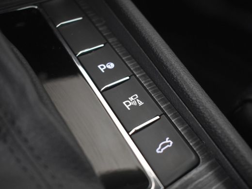 Skoda Superb Combi 1.4 TSI iV Business Edition Plus | Panorama-dak | 360gr Camera | Elektr. Trekhaak | Cruise ... ActivLease financial lease