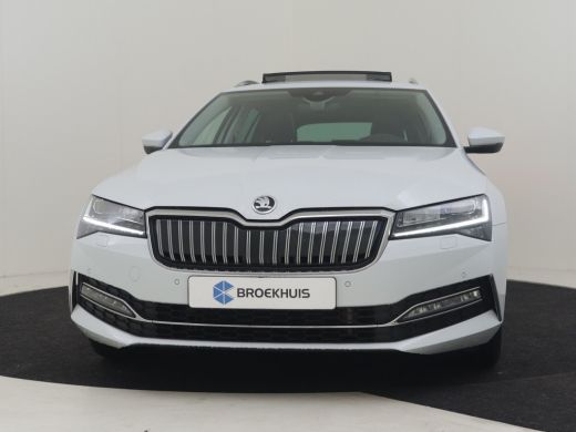Skoda Superb Combi 1.4 TSI iV Business Edition Plus | Panorama-dak | 360gr Camera | Elektr. Trekhaak | Cruise ... ActivLease financial lease