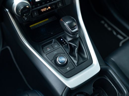 Toyota RAV4 2.5 Hybrid AWD Bi-Tone | Trekhaak afnb. | Elk. A-klep | Stuur & Stoel verw. | Prijs Rijklaar!! ActivLease financial lease