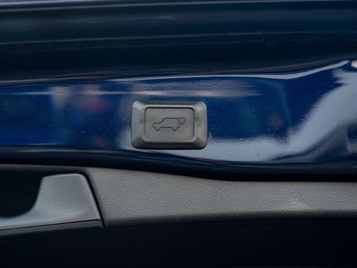 Toyota RAV4 2.5 Hybrid AWD Bi-Tone | Trekhaak afnb. | Elk. A-klep | Stuur & Stoel verw. | Prijs Rijklaar!! ActivLease financial lease