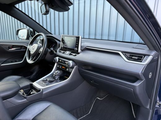 Toyota RAV4 2.5 Hybrid AWD Bi-Tone | Trekhaak afnb. | Elk. A-klep | Stuur & Stoel verw. | Prijs Rijklaar!! ActivLease financial lease