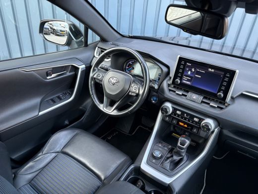 Toyota RAV4 2.5 Hybrid AWD Bi-Tone | Trekhaak afnb. | Elk. A-klep | Stuur & Stoel verw. | Prijs Rijklaar!! ActivLease financial lease