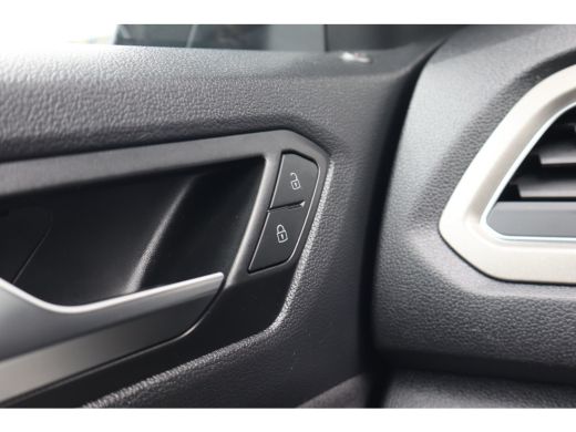 Volkswagen T-Roc 1.5 TSI Style Business 149PK | Airco | Cruise control adaptief | Hill hold functie ActivLease financial lease
