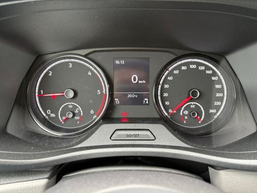 Volkswagen Transporter 2.0 TDI 150 pk L2 Betimmering | App connect | PDC | Cruise | trekhaak | bott kast ActivLease financial lease