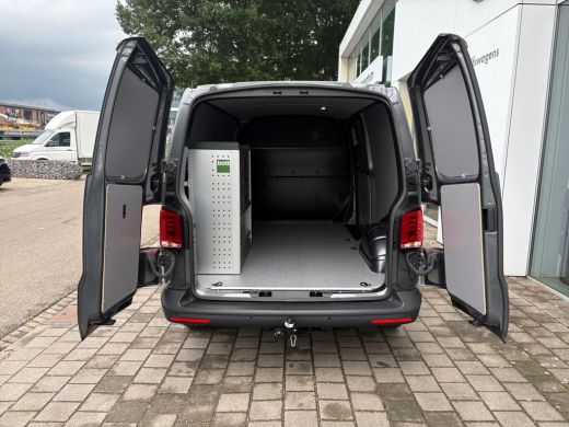 Volkswagen Transporter 2.0 TDI 150 pk L2 Betimmering | App connect | PDC | Cruise | trekhaak | bott kast ActivLease financial lease