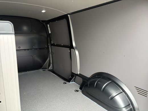 Volkswagen Transporter 2.0 TDI 150 pk L2 Betimmering | App connect | PDC | Cruise | trekhaak | bott kast ActivLease financial lease