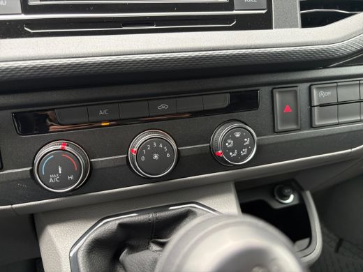 Volkswagen Transporter 2.0 TDI 150 pk L2 Betimmering | App connect | PDC | Cruise | trekhaak | bott kast ActivLease financial lease