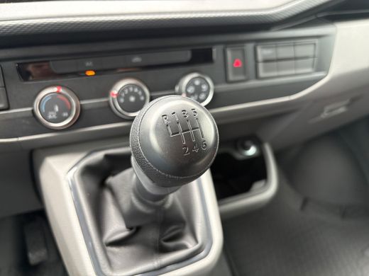 Volkswagen Transporter 2.0 TDI 150 pk L2 Betimmering | App connect | PDC | Cruise | trekhaak | bott kast ActivLease financial lease