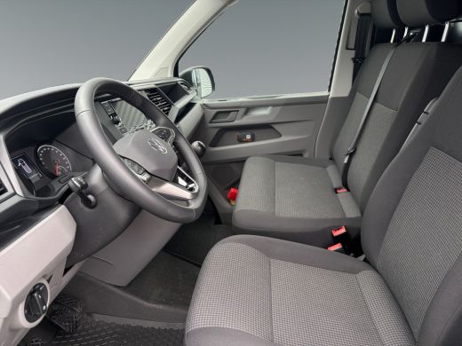 Volkswagen Transporter 2.0 TDI 150 pk L2 Betimmering | App connect | PDC | Cruise | trekhaak | bott kast ActivLease financial lease
