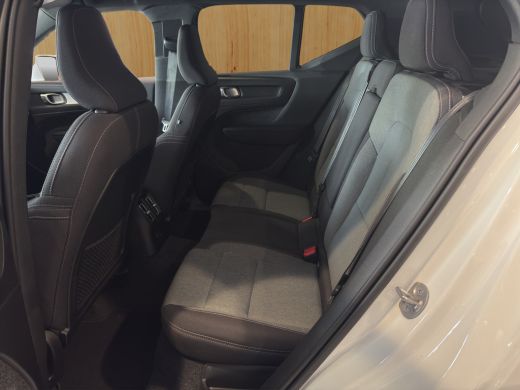 Volvo  XC40 1.5 T4 Plug-in hybrid Core Bright | Camera | DAB | Keyless entry / start |Stoel + Stuur verwarmin... ActivLease financial lease