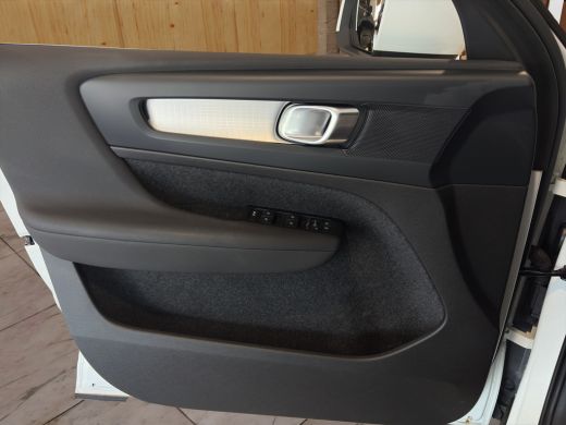 Volvo  XC40 1.5 T4 Plug-in hybrid Core Bright | Camera | DAB | Keyless entry / start |Stoel + Stuur verwarmin... ActivLease financial lease