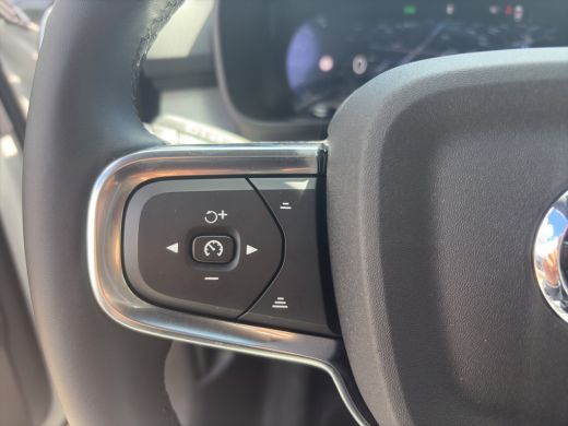 Volvo  XC40 2.0 B4 Plus Dark | BLIS | Cruise control | Camera | Keyless start / entry |  DAB | Trekhaak | ActivLease financial lease