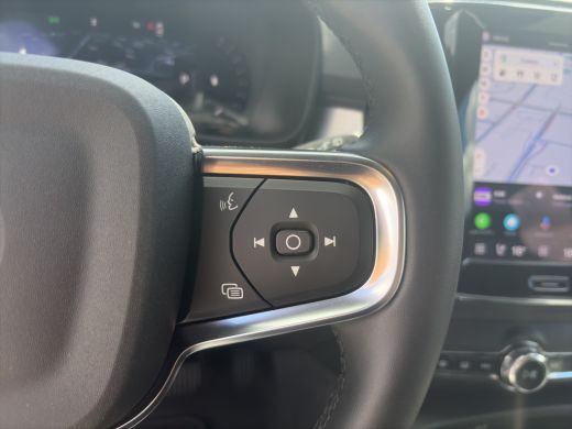 Volvo  XC40 2.0 B4 Plus Dark | BLIS | Cruise control | Camera | Keyless start / entry |  DAB | Trekhaak | ActivLease financial lease