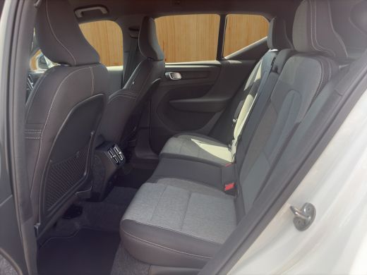 Volvo  XC40 2.0 B4 Plus Dark | BLIS | Cruise control | Camera | Keyless start / entry |  DAB | Trekhaak | ActivLease financial lease