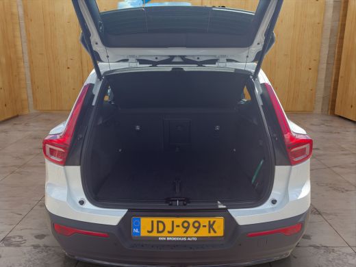 Volvo  XC40 2.0 B4 Plus Dark | BLIS | Cruise control | Camera | Keyless start / entry |  DAB | Trekhaak | ActivLease financial lease