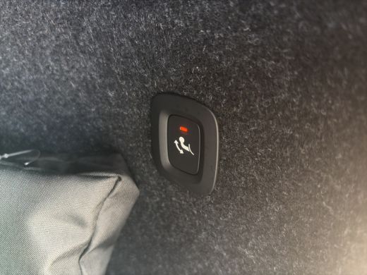 Volvo  XC40 2.0 B4 Plus Dark | BLIS | Cruise control | Camera | Keyless start / entry |  DAB | Trekhaak | ActivLease financial lease