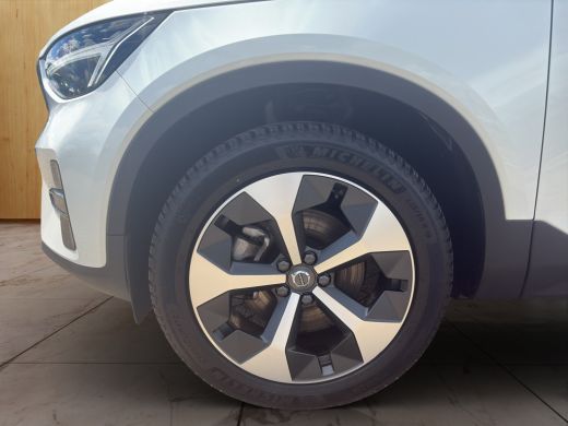 Volvo  XC40 2.0 B4 Plus Dark | BLIS | Cruise control | Camera | Keyless start / entry |  DAB | Trekhaak | ActivLease financial lease