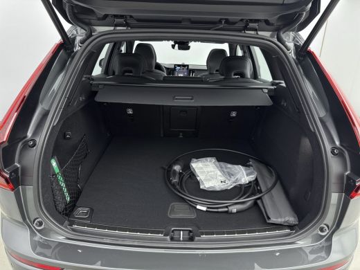 Volvo  XC60 T6 Plus Dark | Lounge pakket | Panoramadak | Extra getint glas | Stoelmassage | Bowers en Wilkins... ActivLease financial lease