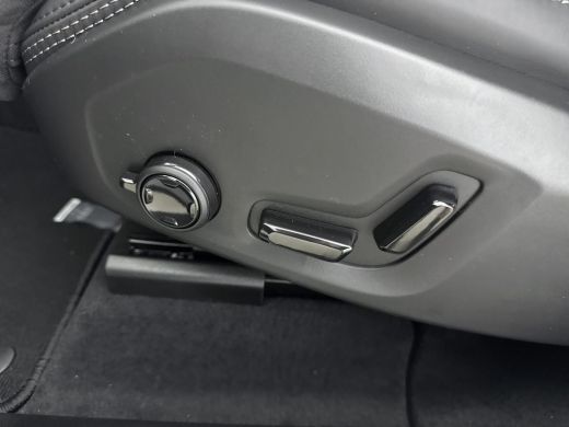 Volvo  XC60 T6 Plus Dark | Lounge pakket | Panoramadak | Extra getint glas | Stoelmassage | Bowers en Wilkins... ActivLease financial lease