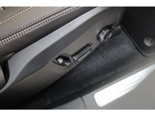 Volvo  XC90 T8 406PK AWD Ultra Dark Executive B&W | 22" | Luchtvering | Massage/ventilatie | Alu inleg ActivLease financial lease