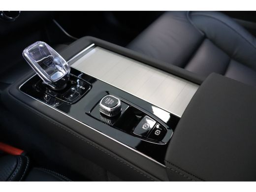 Volvo  XC90 T8 455PK AWD Ultra Black Edition | Executive Edition | Gelamineerd Glas | 22" | Massage/ventilati... ActivLease financial lease