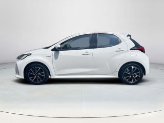 Toyota Yaris 1.5 Hybrid Dynamic | Parkeersensoren achter | Carplay | Licht metalen velgen  | LED koplampen |