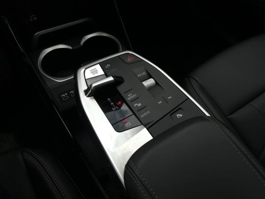 BMW X1 xDrive25e 245pk | Trekhaak | Leder | HUD | 360 camera | ActivLease financial lease