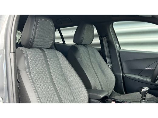 Peugeot 2008 1.2 PURETECH 100PK ALLURE PACK / NAVI / LEDER / CLIMA / LED / PDC / 17" LMV / CAMERA / WINTERPAKK... ActivLease financial lease