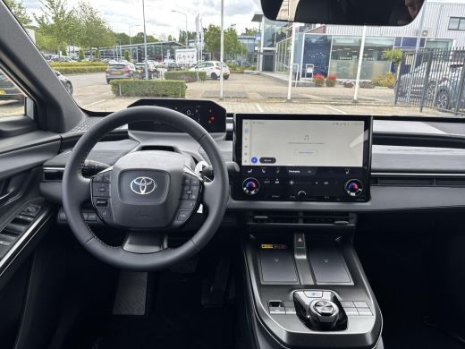 Toyota C-HR+ First Edition 77 kWh | Warmte Pomp | 20" LM velgen | ActivLease financial lease