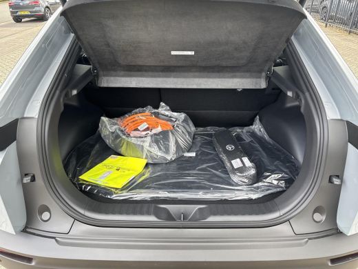 Toyota C-HR+ First Edition 77 kWh | Warmte Pomp | 20" LM velgen | ActivLease financial lease
