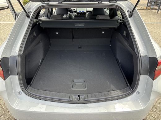 Toyota Corolla Touring Sports Hybrid 140 Dynamic ActivLease financial lease