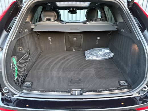 Volvo  XC60 2.0 T6 Plug-in hybrid AWD Plus Black Edition | Pano | Trekhaak wegkl. | Facelift | 360 Camera | H... ActivLease financial lease