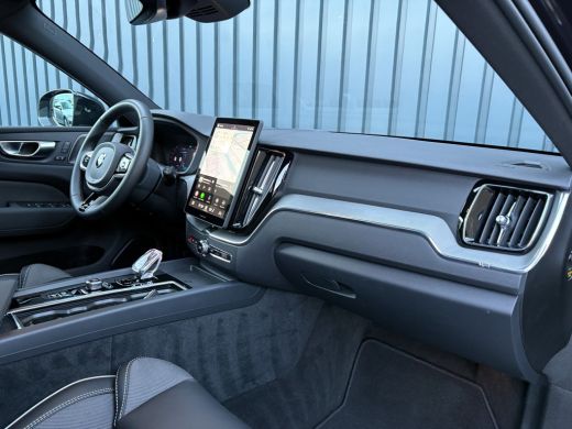 Volvo  XC60 2.0 T6 Plug-in hybrid AWD Plus Black Edition | Pano | Trekhaak wegkl. | Facelift | 360 Camera | H... ActivLease financial lease