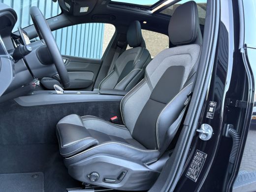 Volvo  XC60 2.0 T6 Plug-in hybrid AWD Plus Black Edition | Pano | Trekhaak wegkl. | Facelift | 360 Camera | H... ActivLease financial lease